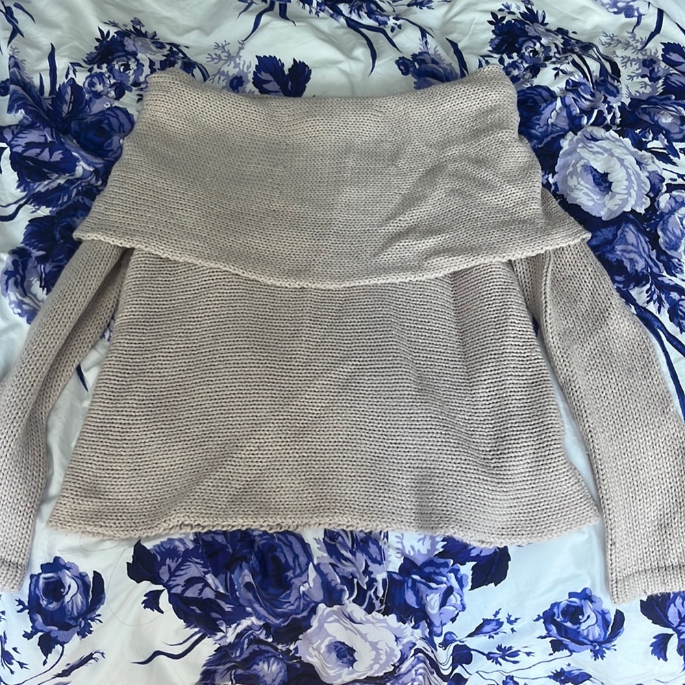 Seek the label off the shoulder sweater size XS